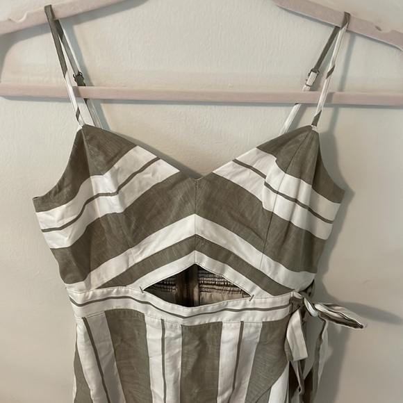 Green and White Express Dress - Picture 3 of 4